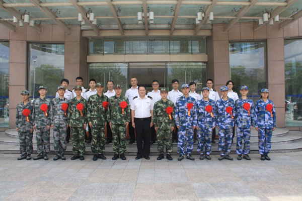 上海海关学院举行2016年大学生入伍新兵欢送座谈会