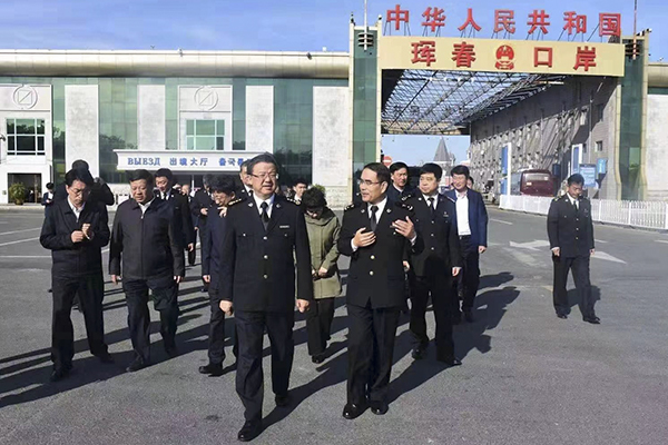 倪岳峰在长春海关调研时强调图